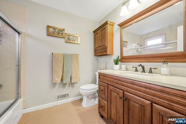 9 Allison Court, Wayne, NJ 07470