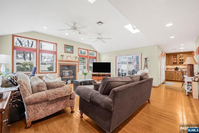 9 Allison Court, Wayne, NJ 07470