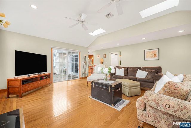 9 Allison Court, Wayne, NJ 07470