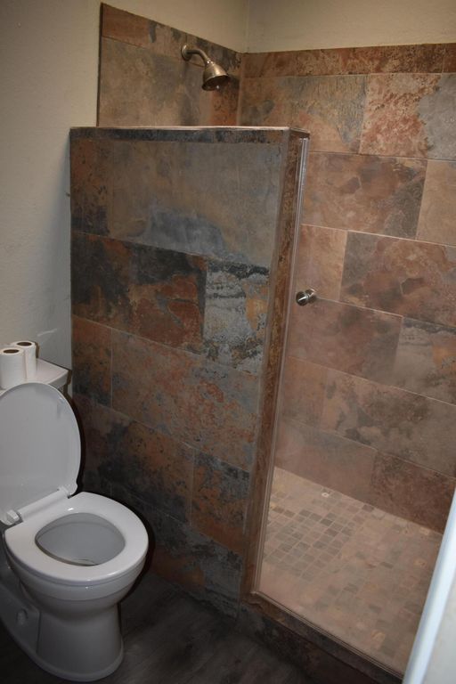 Image 10 of property listing at 4716 Douglas Macarthur Road NE, Albuquerque, NM 87110