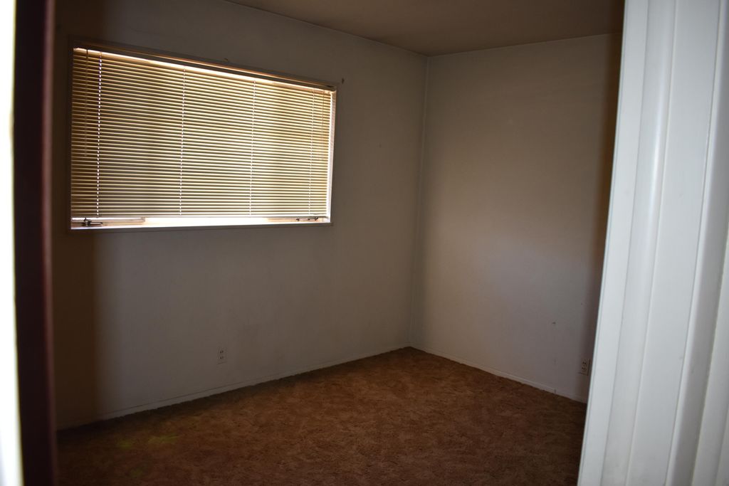 Image 11 of property listing at 4716 Douglas Macarthur Road NE, Albuquerque, NM 87110