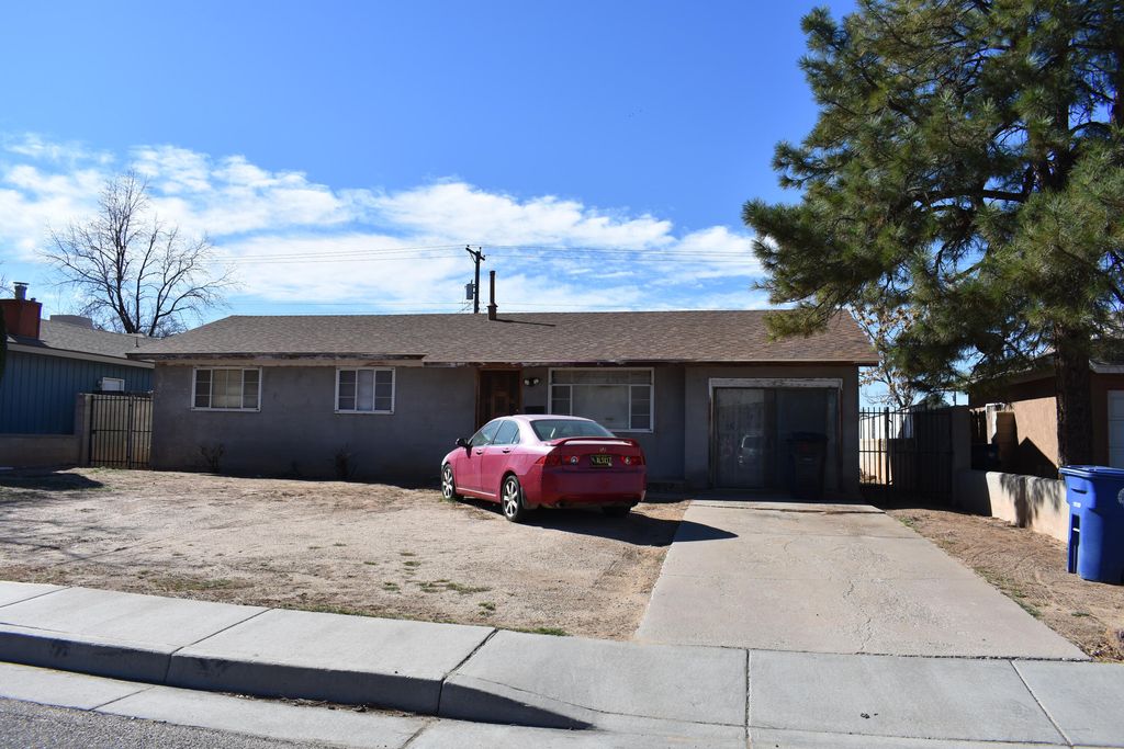 Image 2 of property listing at 4716 Douglas Macarthur Road NE, Albuquerque, NM 87110