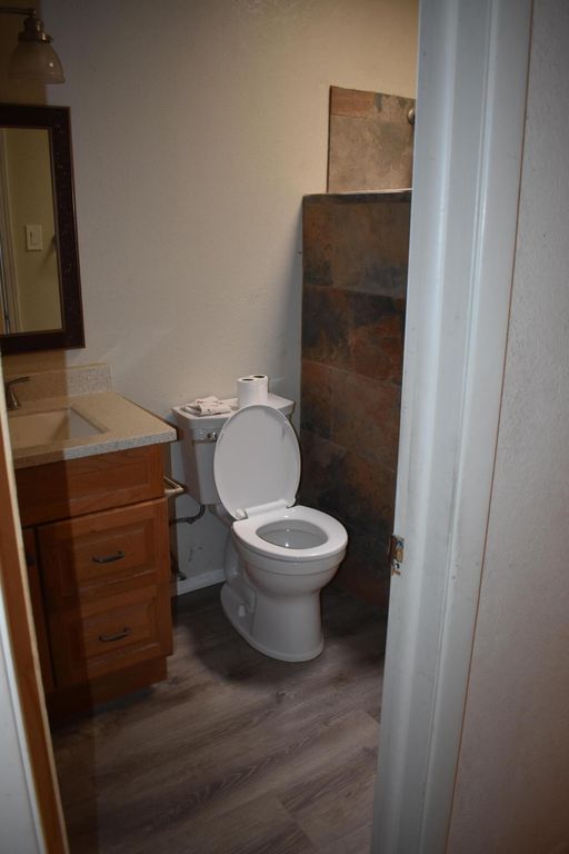 Image 9 of property listing at 4716 Douglas Macarthur Road NE, Albuquerque, NM 87110