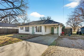 1001 S 4th Street, Bonham, TX 75418