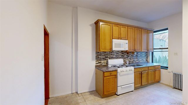 954 Manhattan Avenue, Brooklyn, NY 11222