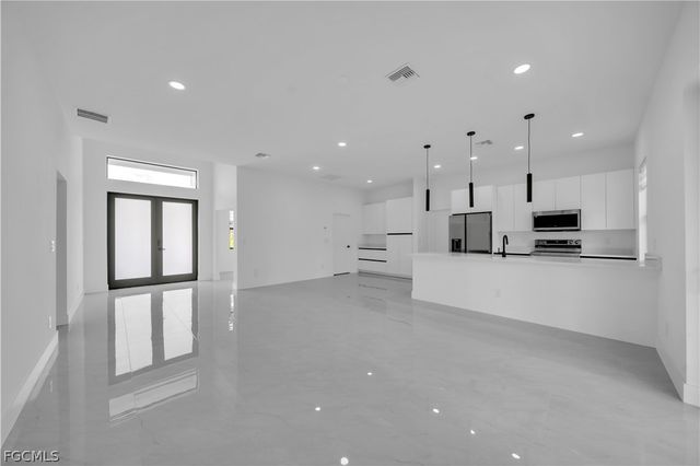 2700 42nd ST W, Lehigh Acres, FL 33971