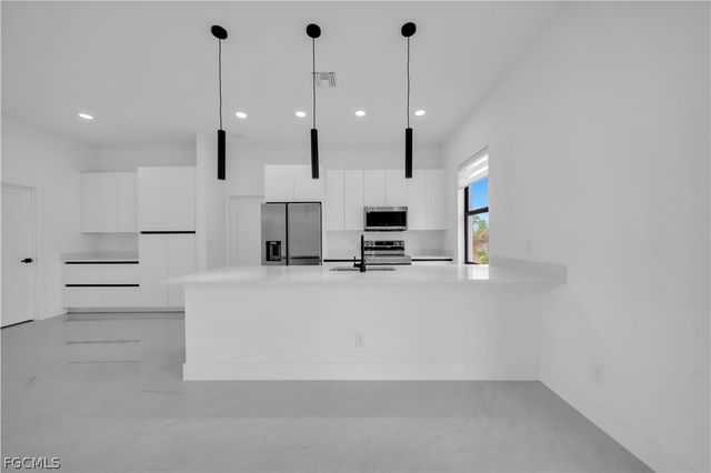 2700 42nd ST W, Lehigh Acres, FL 33971