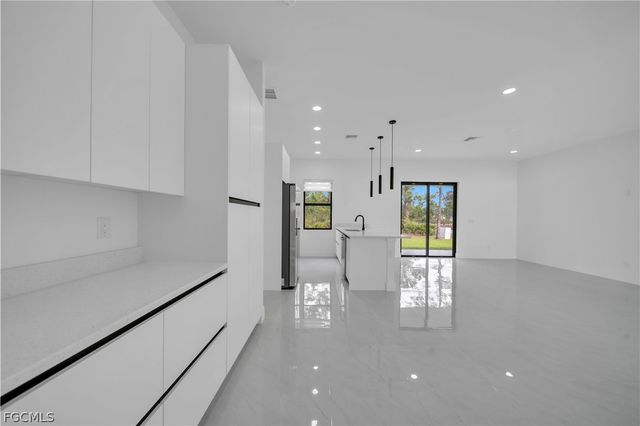 2700 42nd ST W, Lehigh Acres, FL 33971