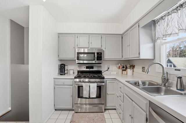 2417 Canterbury Place, Schererville, IN 46375