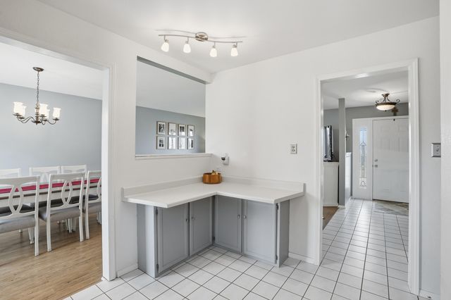 2417 Canterbury Place, Schererville, IN 46375