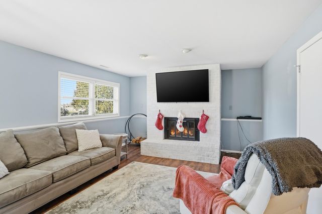 2417 Canterbury Place, Schererville, IN 46375