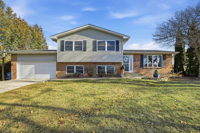 2417 Canterbury Place, Schererville, IN 46375