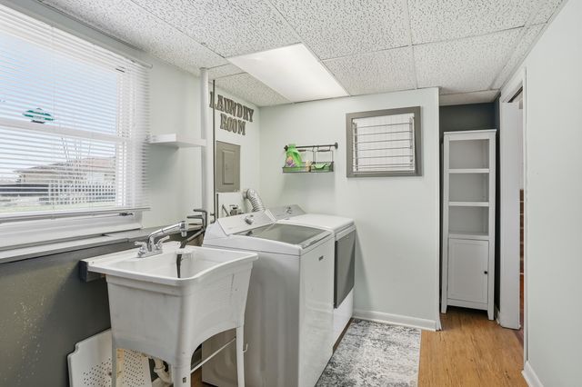 2417 Canterbury Place, Schererville, IN 46375