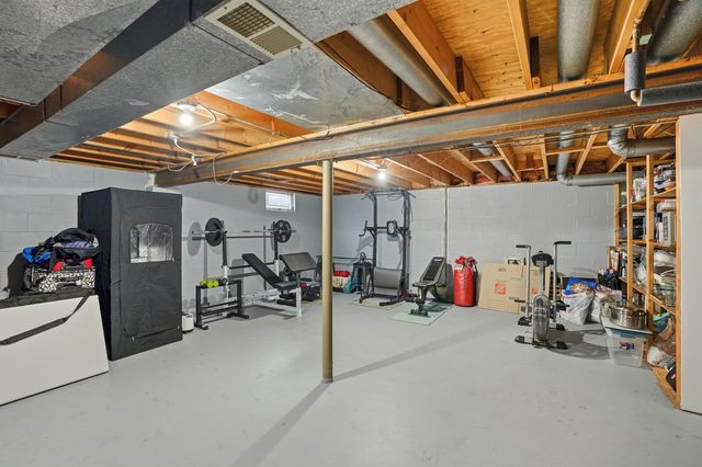 2417 Canterbury Place, Schererville, IN 46375