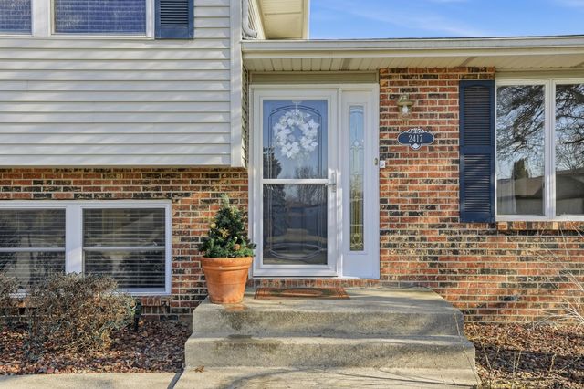 2417 Canterbury Place, Schererville, IN 46375