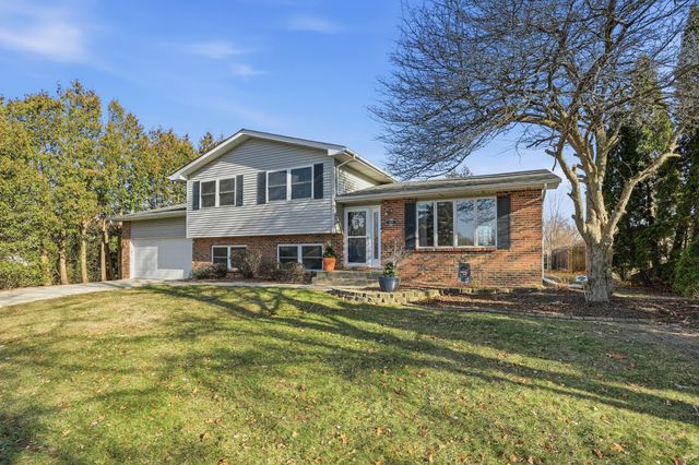 2417 Canterbury Place, Schererville, IN 46375