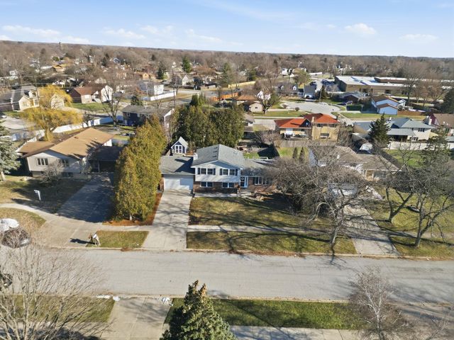 2417 Canterbury Place, Schererville, IN 46375