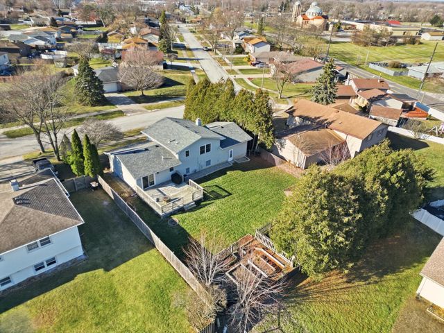 2417 Canterbury Place, Schererville, IN 46375