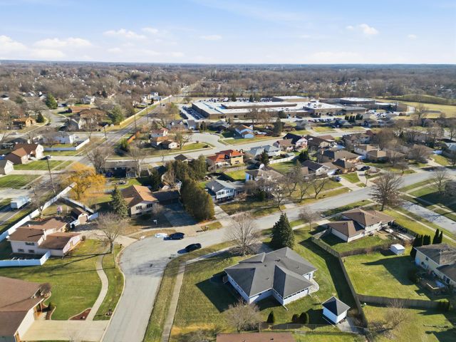 2417 Canterbury Place, Schererville, IN 46375