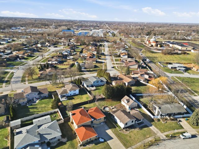 2417 Canterbury Place, Schererville, IN 46375