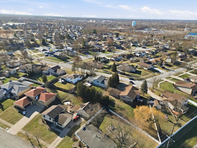 2417 Canterbury Place, Schererville, IN 46375