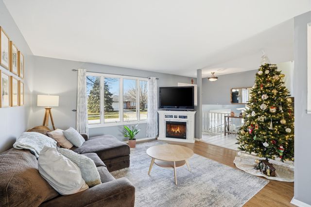 2417 Canterbury Place, Schererville, IN 46375