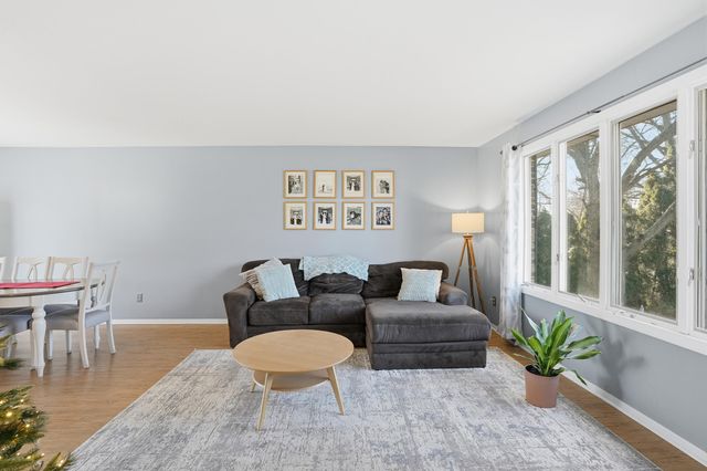 2417 Canterbury Place, Schererville, IN 46375