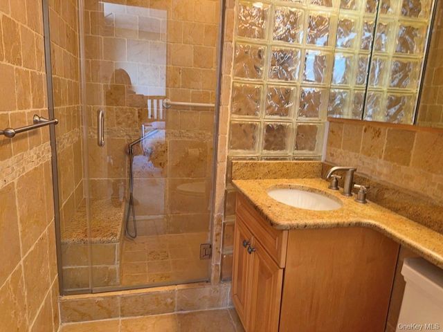 27110 Grand Central Parkway 19R, Floral Park, NY 11005