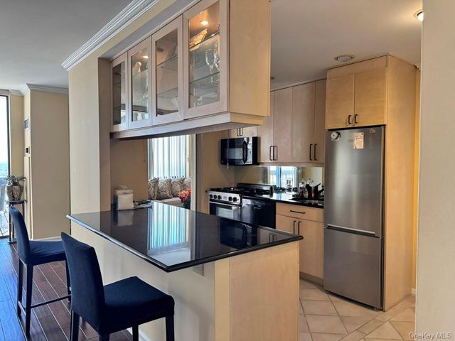 27110 Grand Central Parkway 19R, Floral Park, NY 11005