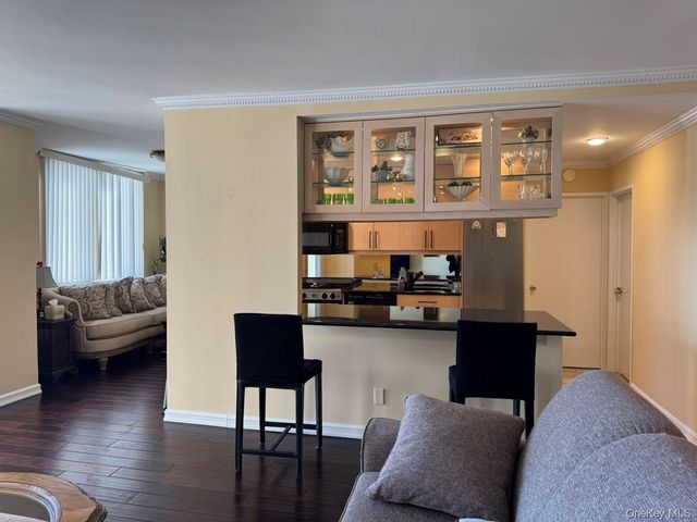 27110 Grand Central Parkway 19R, Floral Park, NY 11005