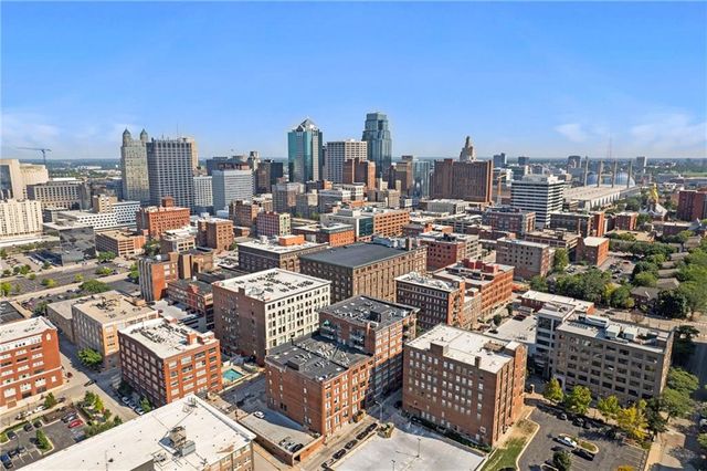 308 W 8th Street 418, Kansas City, MO 64105