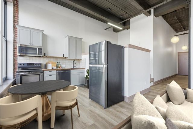 308 W 8th Street 418, Kansas City, MO 64105