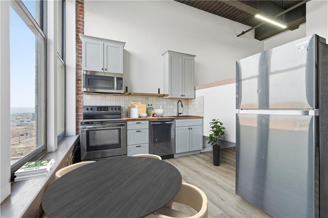 308 W 8th Street 418, Kansas City, MO 64105