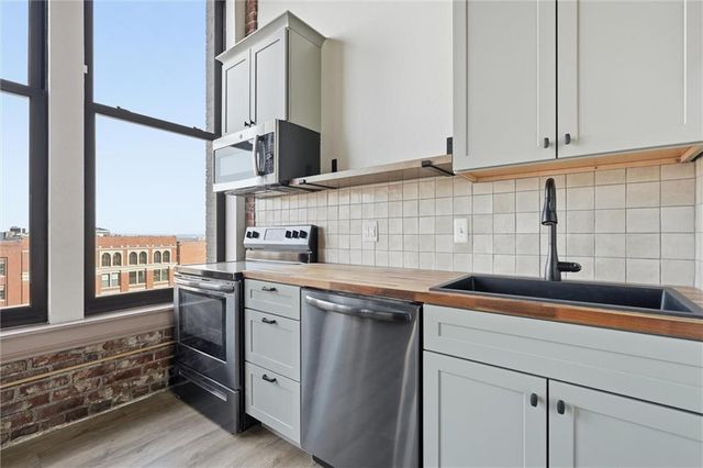 308 W 8th Street 418, Kansas City, MO 64105