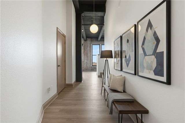 308 W 8th Street 418, Kansas City, MO 64105