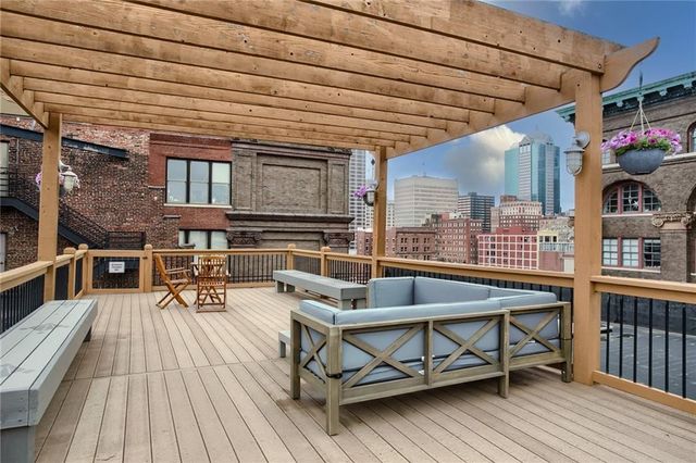 308 W 8th Street 418, Kansas City, MO 64105