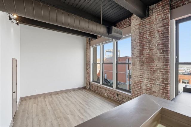 308 W 8th Street 418, Kansas City, MO 64105