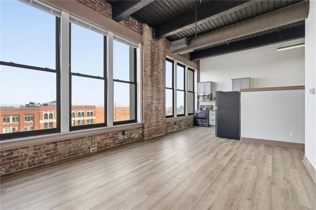 308 W 8th Street 418, Kansas City, MO 64105