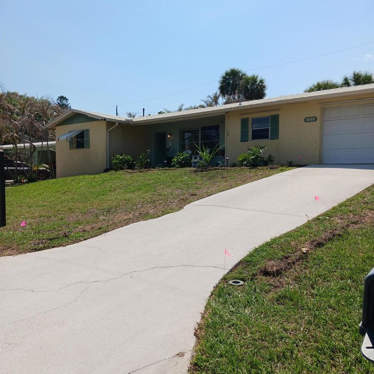 1896 NE Media Avenue, Jensen Beach, FL 34957