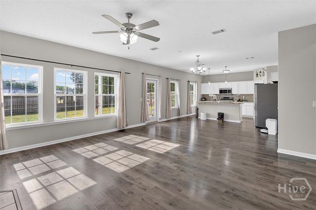 217 W W Winn Avenue, Hinesville, GA 31313