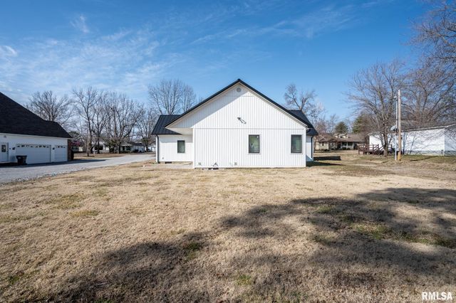 1108 MAIN Street, Carterville, IL 62918