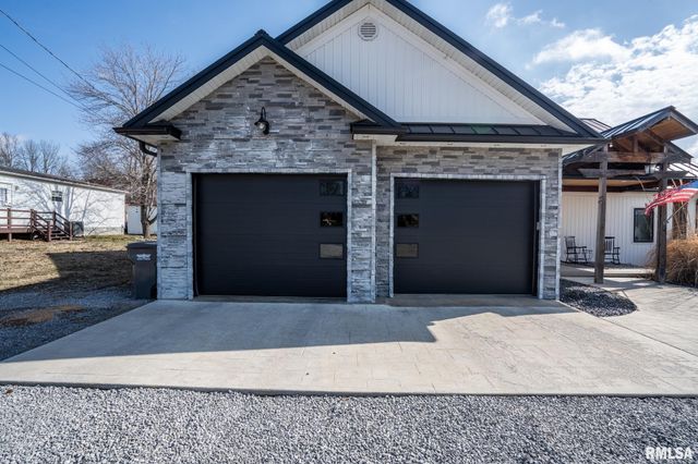 1108 MAIN Street, Carterville, IL 62918