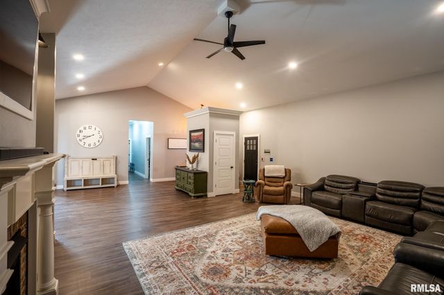 1108 MAIN Street, Carterville, IL 62918