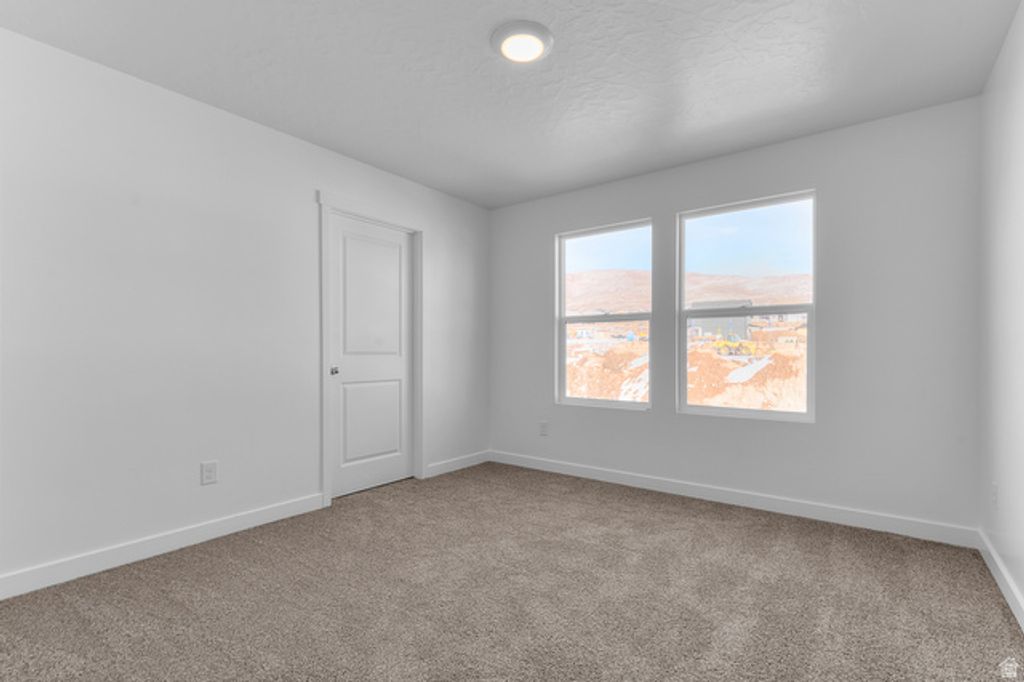 Image 16 of property listing at 2043 N HIGH UINTAS LN #103, Heber City, UT 84032