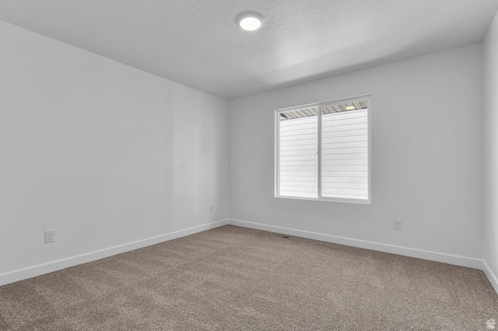 Image 17 of property listing at 2043 N HIGH UINTAS LN #103, Heber City, UT 84032