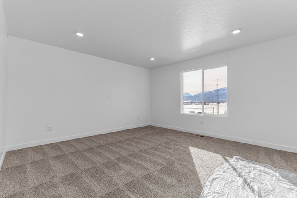 Image 20 of property listing at 2043 N HIGH UINTAS LN #103, Heber City, UT 84032