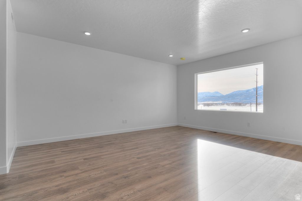 Image 8 of property listing at 2043 N HIGH UINTAS LN #103, Heber City, UT 84032