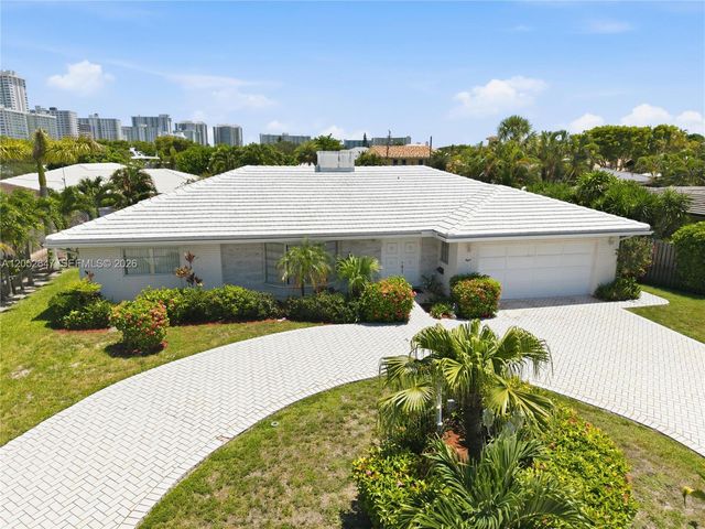 8 Castle Harbor Island, Fort Lauderdale, FL 33308