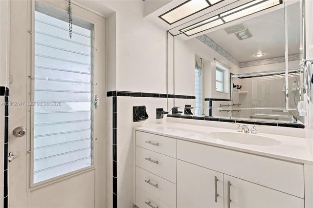 8 Castle Harbor Island, Fort Lauderdale, FL 33308