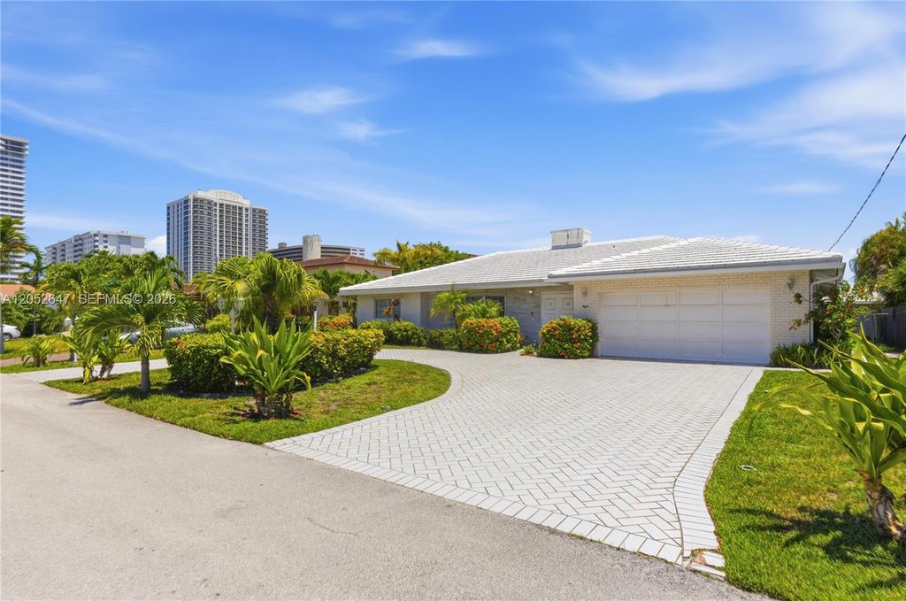 8 Castle Harbor Island, Fort Lauderdale, FL 33308
